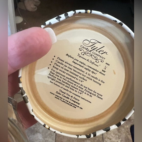 Small warm vanilla sugar BRAND NEW Tyler candle company candle - Picture 4 of 4